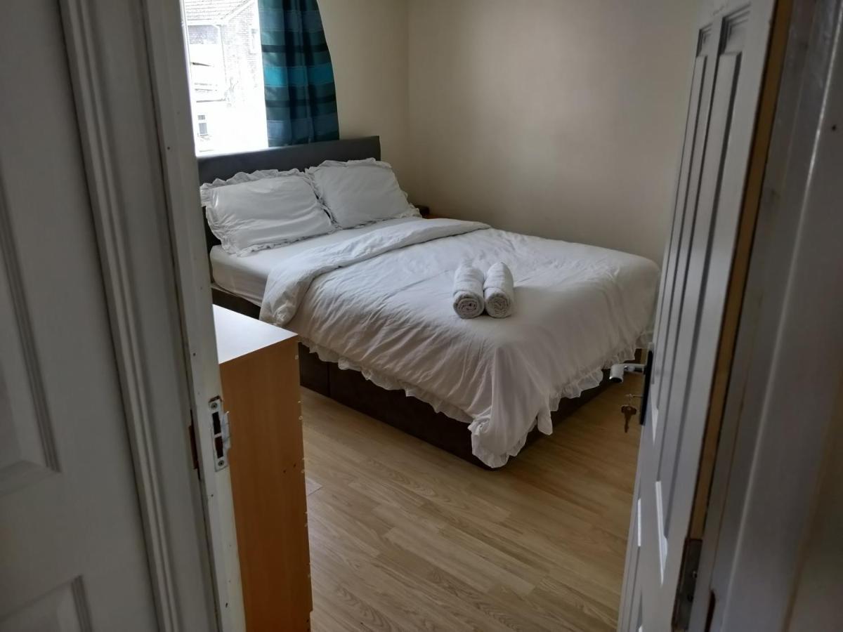 ホテル Beautiful House In Ruislip ノースウッド エクステリア 写真